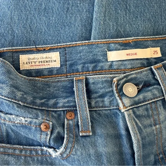 Levi's Naughties Low Rise Bootcut Vintage 2000 Back Pocket Light Blue Jeans - Picture 14 of 15